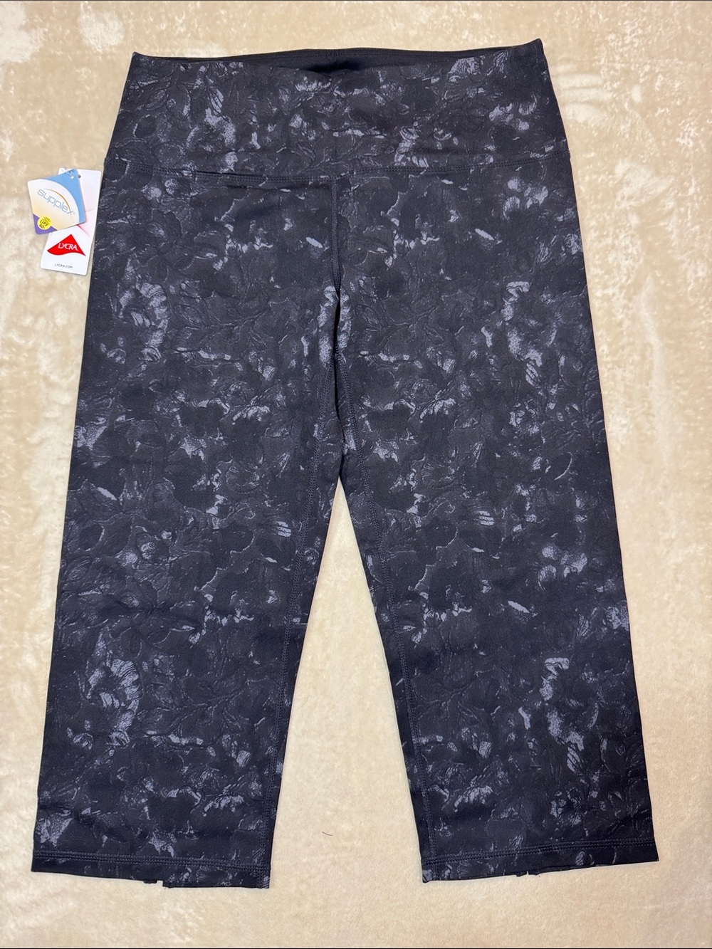 Black Marble-Print Capri Leggings